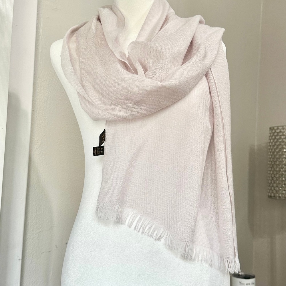 Loro Piana Cashmere Silk Blend Scarf Shawl Stole Fringe Pale Gray Lilac Luxury